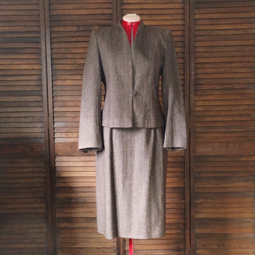 Peabody House Suit